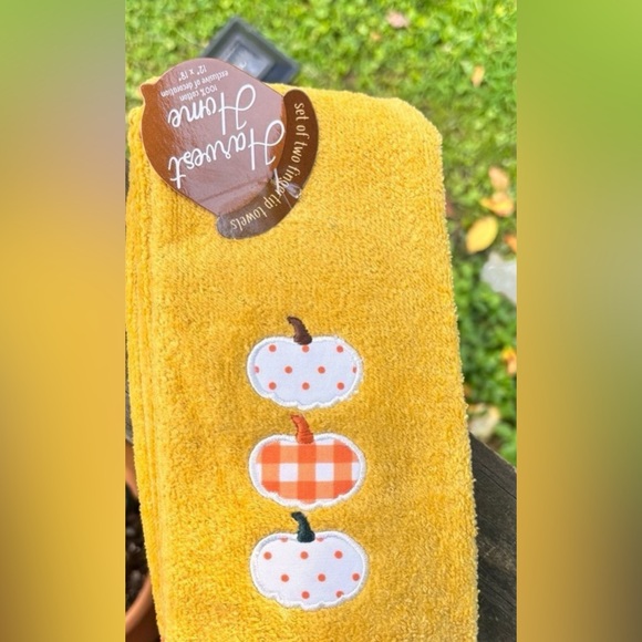 Adorable Cotton Set Of 2 Plaid & Polkadot Pumpkin Hand Towels - Picture 2 of 4
